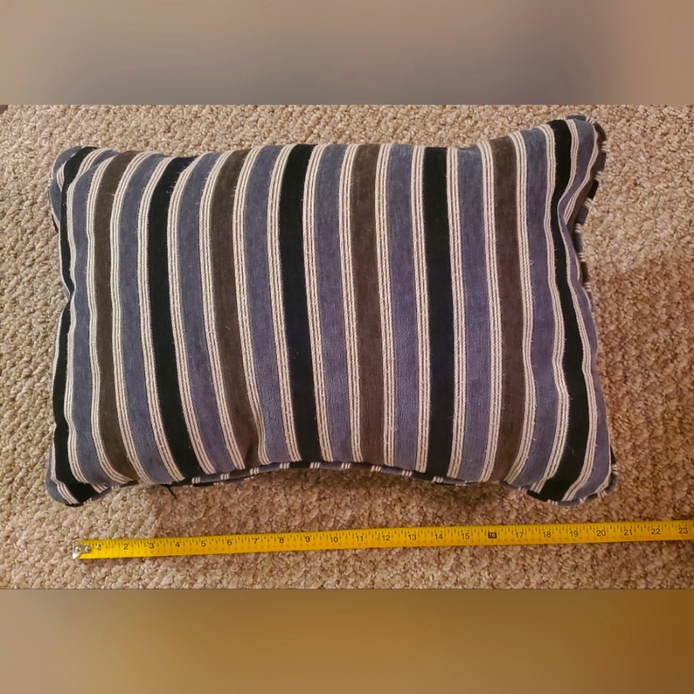 💙🤍Throw pillow💙🤍 - Picture 3 of 5